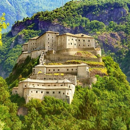 La Lupa Apartment - In The Heart Of Aosta With Car Box Экстерьер фото
